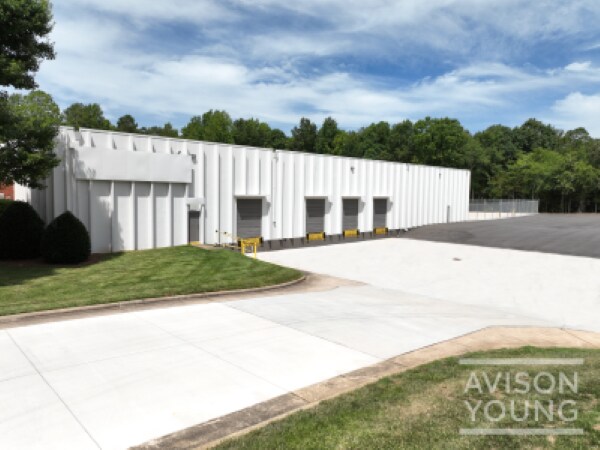 Primary Photo Of 1133 Pressley Rd, Charlotte Warehouse For Lease
