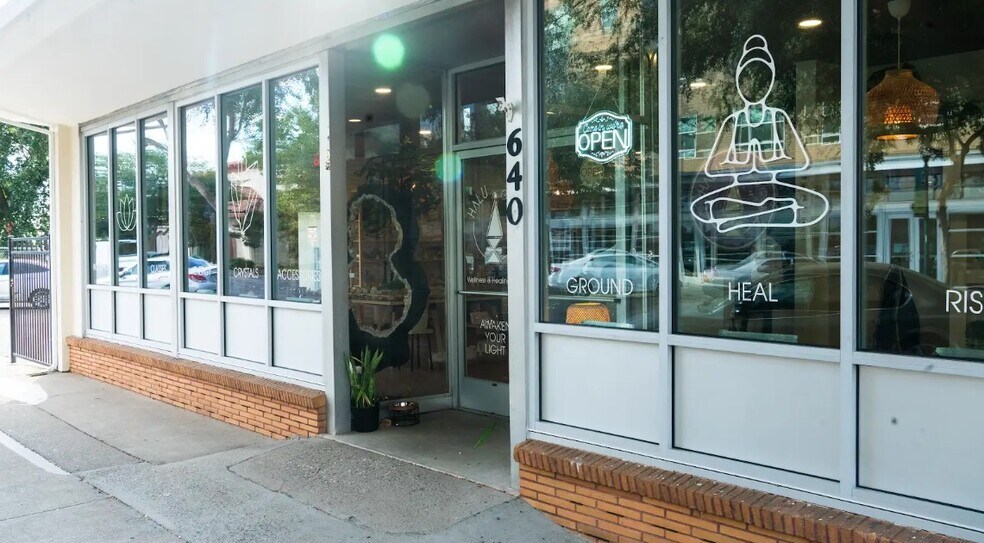 More Photos Of 640 Vernon St, Roseville Freestanding For Lease