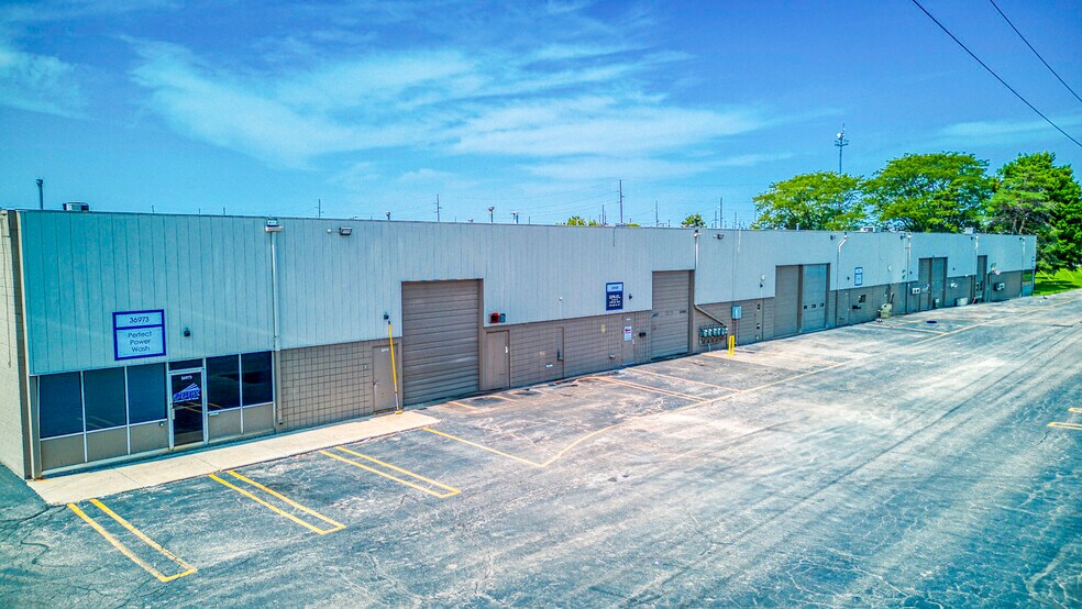 More Photos Of 36733-36977 Amrhein Rd, Livonia Unknown For Lease