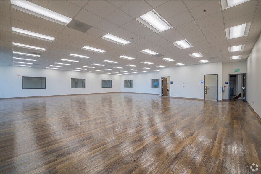 More Photos Of 2380 Williams St, San Leandro Warehouse For Lease