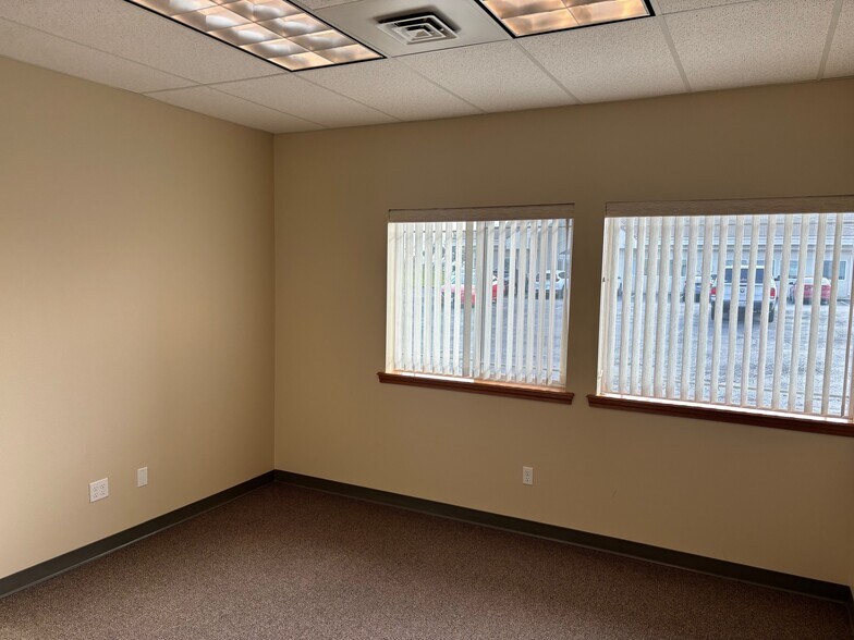 More Photos Of 2805 Saint Andrews Loop, Pasco Office For Lease