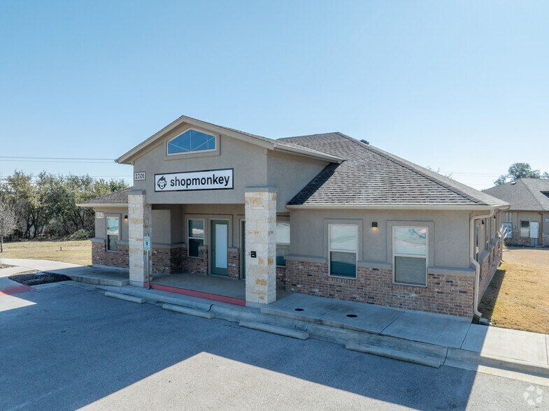 More Photos Of 1464 E Whitestone Blvd, Cedar Park Medical For Lease