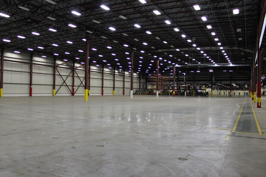 More Photos Of 208 Copper Top Ln NE, Cleveland Warehouse For Lease