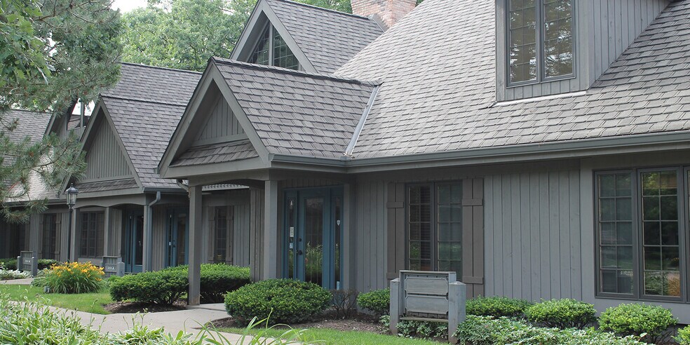More Photos Of 475 W Terra Cotta Ave, Crystal Lake Office For Lease