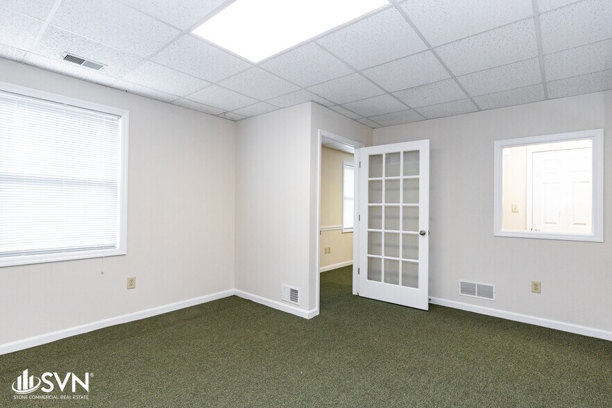More Photos Of 141 Prosperous Pl, Lexington Medical For Sale