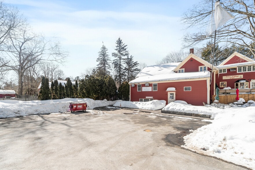 More Photos Of 561 Main St, Boxford General Retail For Sale