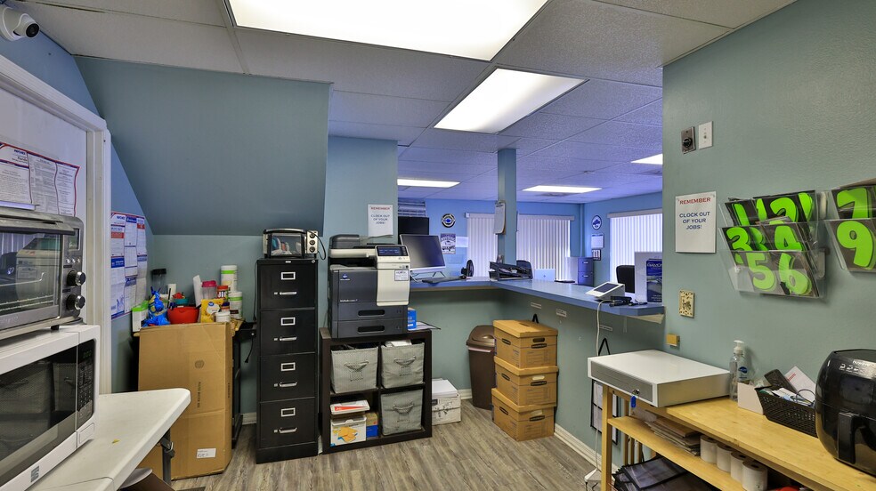 More Photos Of 2390 E International Speedway Blvd, Deland Freestanding For Lease