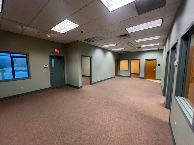 More Photos Of 59 Chennel Dr, Concord Office For Sale