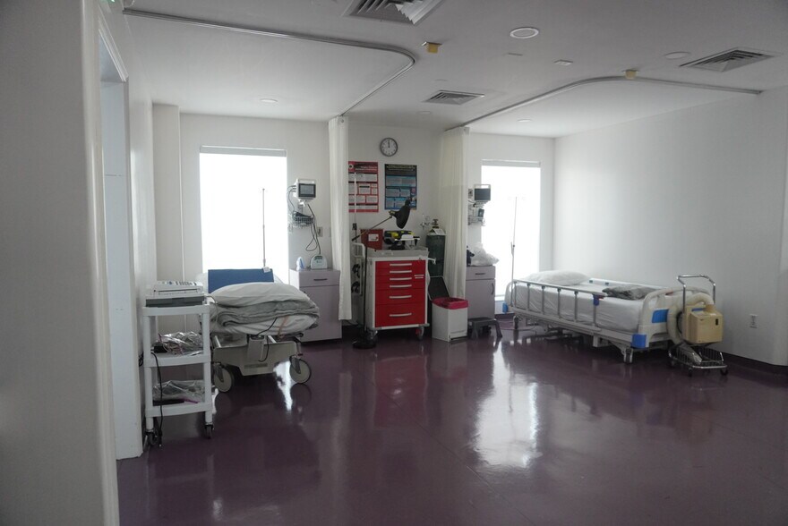 More Photos Of 7777 N University Dr, Tamarac Medical For Sale