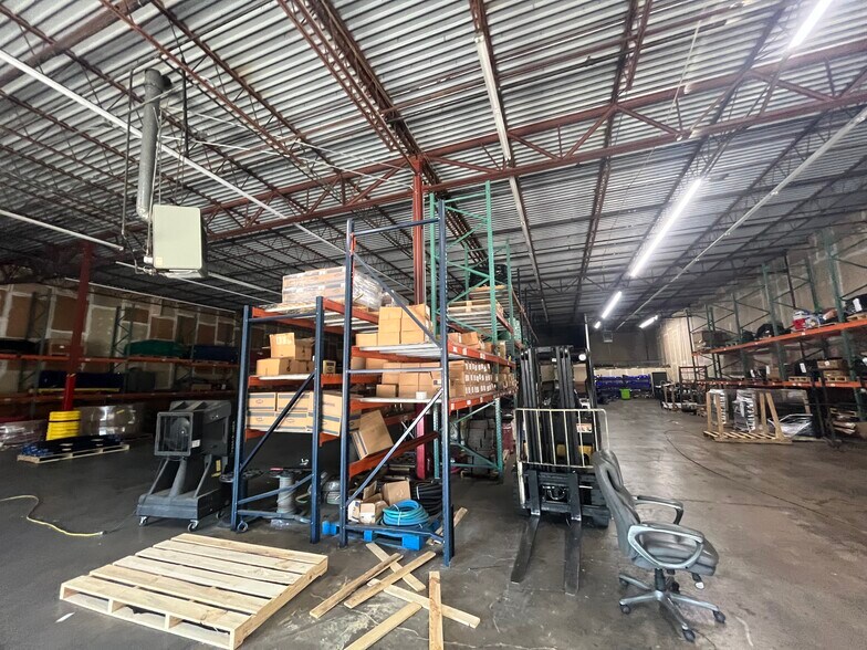 More Photos Of 4130-4150 Will Rogers Pky, Oklahoma City Warehouse For Lease