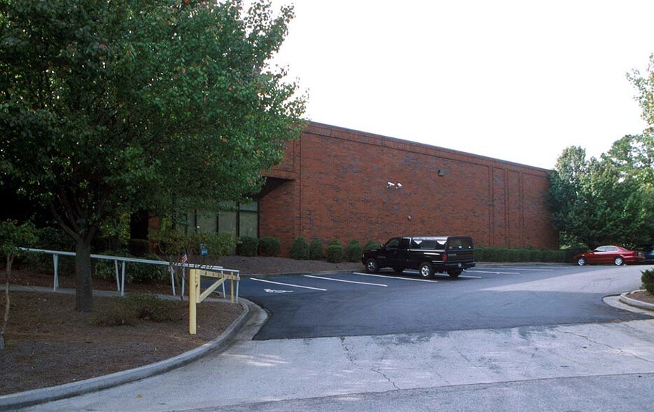 More Photos Of 2532 Commerce Pl, Tucker Warehouse For Sale