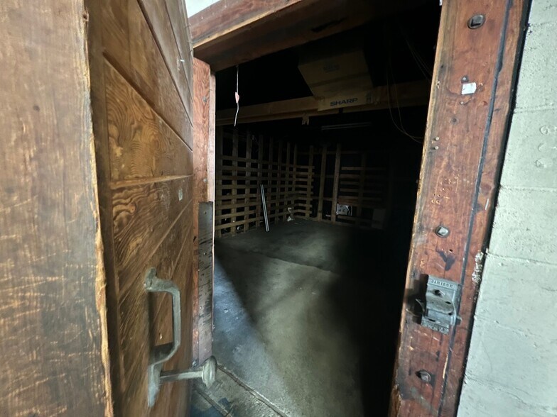 More Photos Of 27 Revere St, Portland Warehouse For Lease