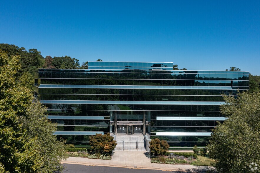 More Photos Of 5400 Glenwood Ave, Raleigh Office For Lease