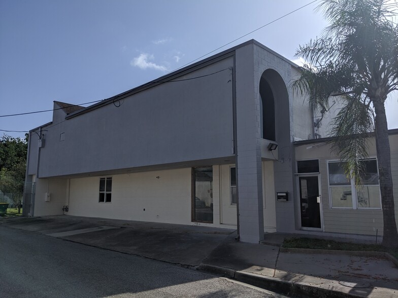 More Photos Of 200 E Texas Ave, Baytown Freestanding For Lease