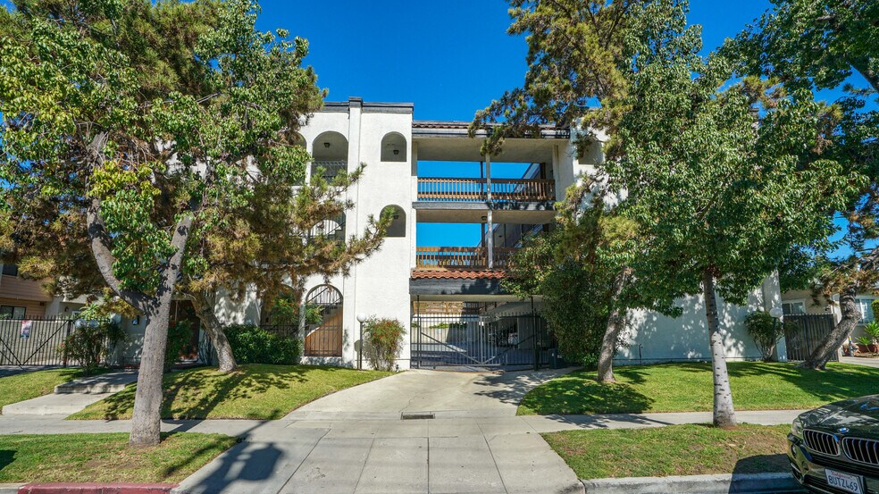 Primary Photo Of 629-631 E Elk Ave, Glendale Apartments For Sale