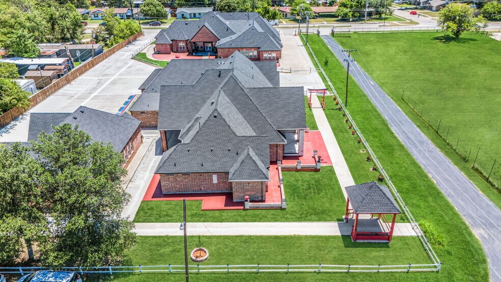 More Photos Of 703 E Oates Rd, Garland Unknown For Lease