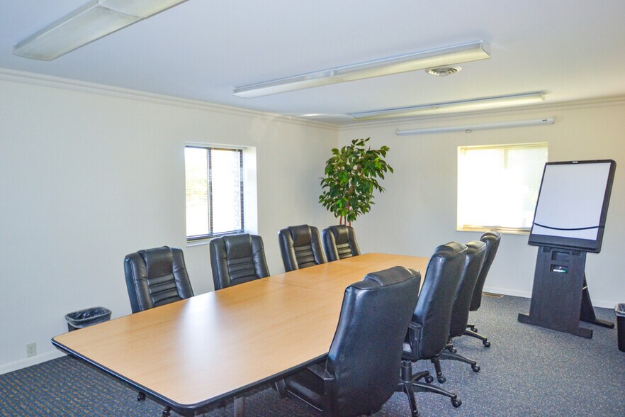 More Photos Of 1050 S Milford Rd, Highland Township Medical For Lease