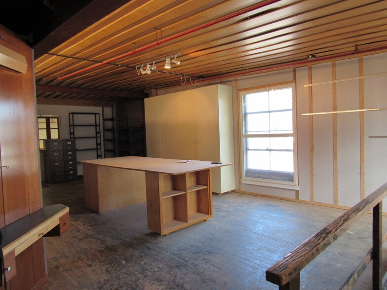More Photos Of 4 7th St, Frenchtown Distribution For Lease