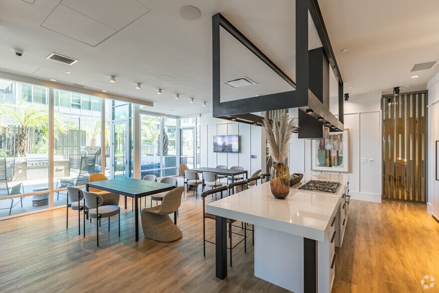 More Photos Of 702 Broadway, San Diego Apartments For Lease