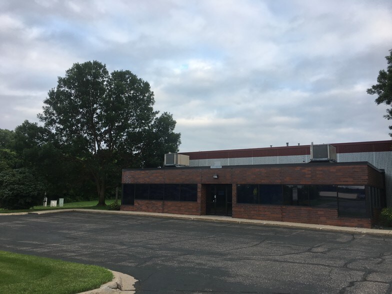 More Photos Of 2999 Yorkton Blvd, Little Canada Manufacturing For Lease