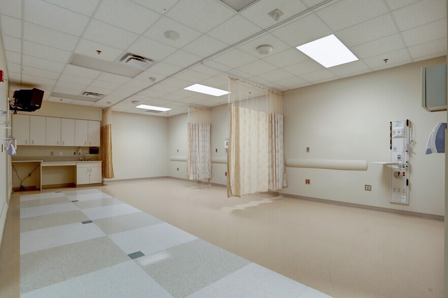 More Photos Of 505 Graham Dr, Tomball Hospital For Lease