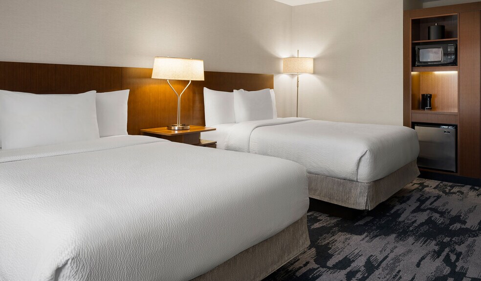 More Photos Of 10495 Crosspoint Blvd, Indianapolis Hotel For Sale