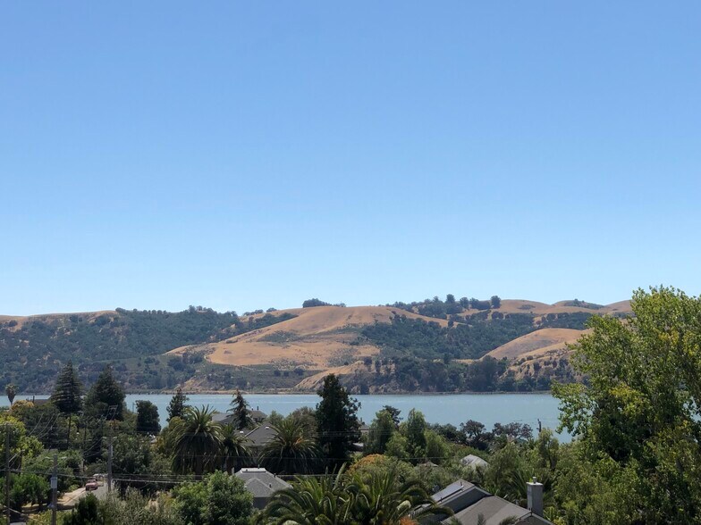 More Photos Of 302-308 Military, Benicia Medical For Sale