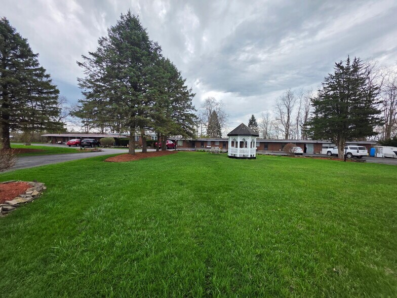 More Photos Of 2100 W Genesee Tpke, Camillus Hospitality For Sale