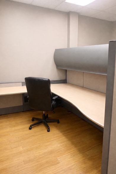 More Photos Of 20 Pidgeon Hill Dr, Sterling Medical For Lease