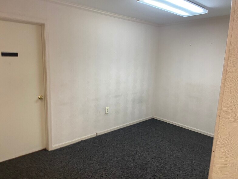 More Photos Of 15815-15825 Crabbs Branch Way, Derwood Office For Sale
