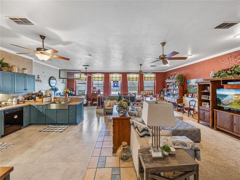 More Photos Of 135 S Central Ave, Bartow Storefront Retail Residential For Sale