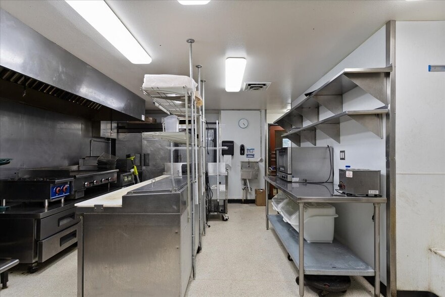 More Photos Of 122 W 6th St, Cheyenne Flex For Sale