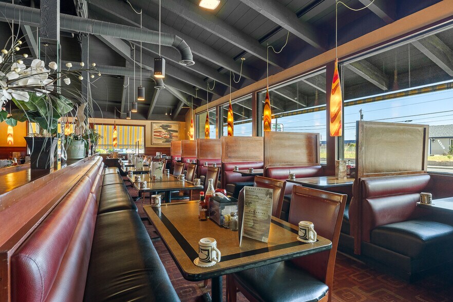 More Photos Of 3200 W Clearwater Ave, Kennewick Restaurant For Sale