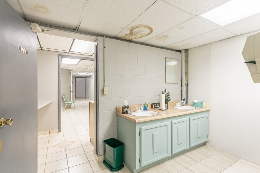 More Photos Of 2926 Main St, Caledonia Self Storage For Lease