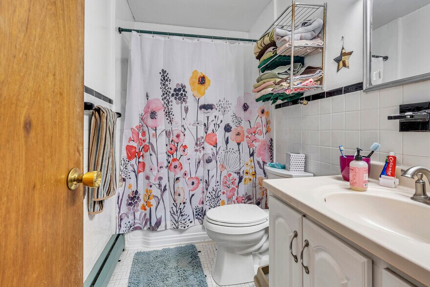 More Photos Of 238 Stuyvesant Ave, Lyndhurst Flex For Sale