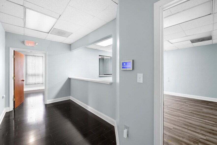 More Photos Of 1152 Executive Cir, Cary Medical For Lease