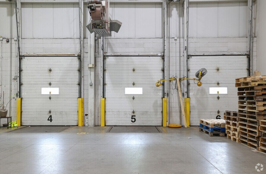 More Photos Of 300 Jubilee Dr, Peabody Manufacturing For Lease
