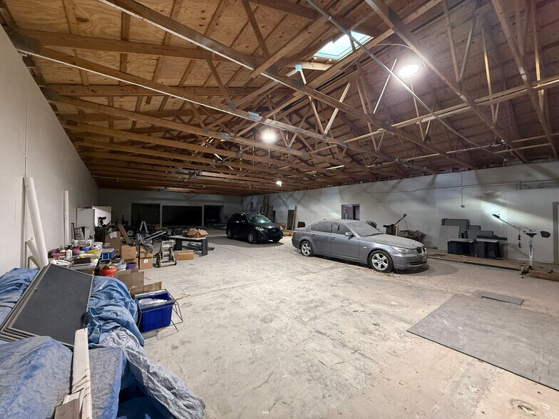 More Photos Of 8767 N 32nd St, Richland Warehouse For Sale