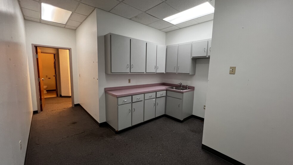 More Photos Of 2100 Ferry St, Easton Medical For Lease