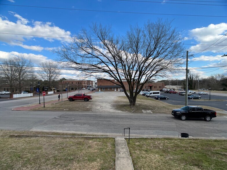 More Photos Of 203 W Nash St, Louisburg Office For Lease