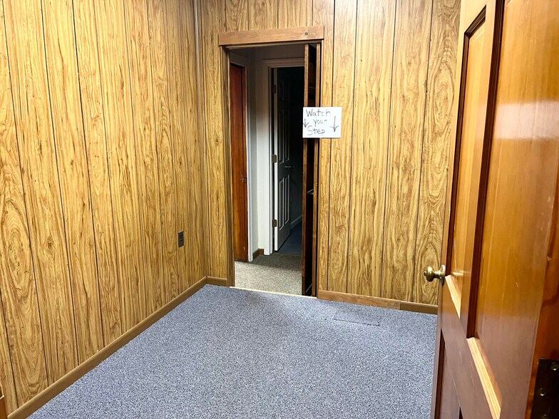 More Photos Of 350 5th Ave, Huntington Medical For Sale