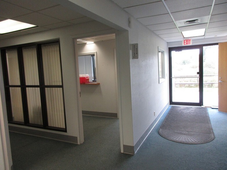 More Photos Of 498 Essex St, Bangor Medical For Lease
