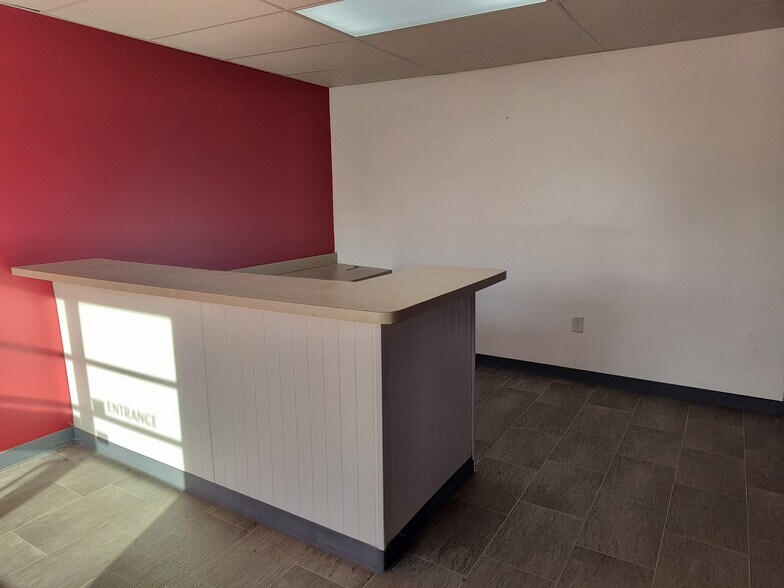 More Photos Of 1430 E Springhill Dr, Terre Haute General Retail For Lease