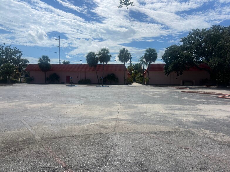 More Photos Of 6449 38th Ave, Saint Petersburg Medical For Lease