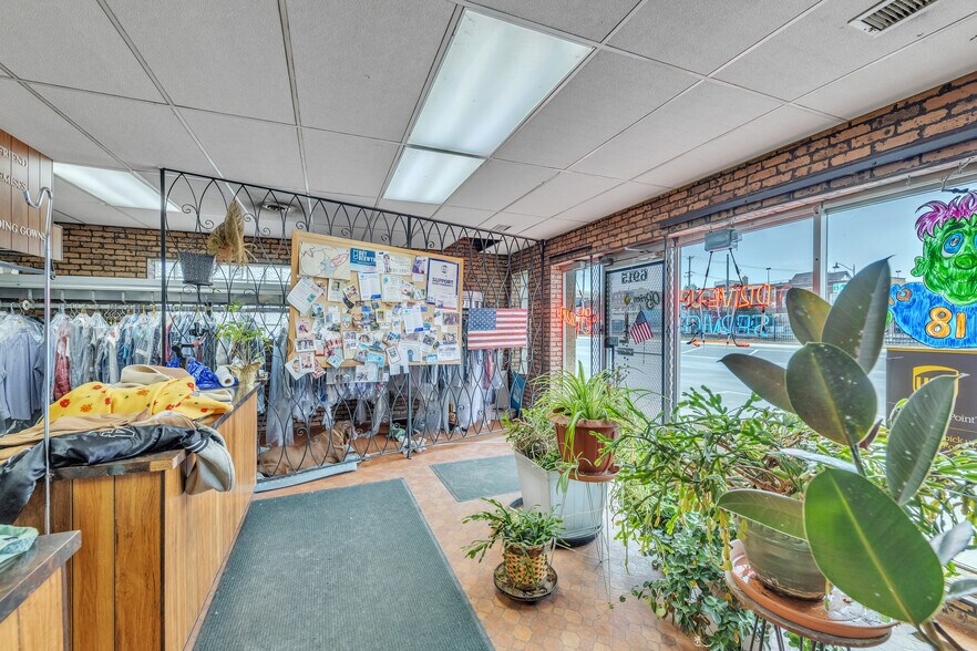 More Photos Of 6915 Stanley Ave, Berwyn Industrial For Sale