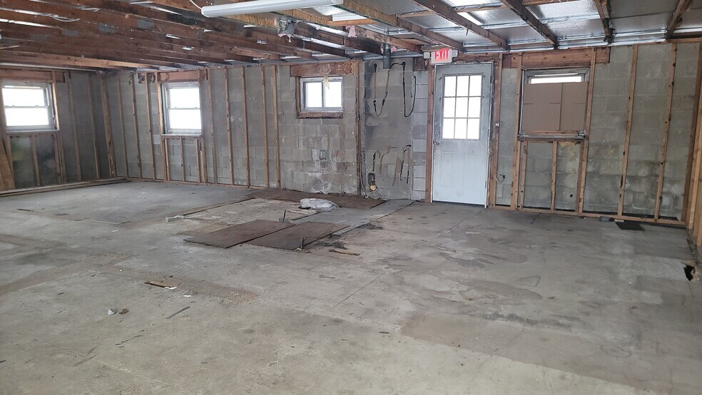 More Photos Of 100 Manor Harrison City Rd, Manor Restaurant For Sale