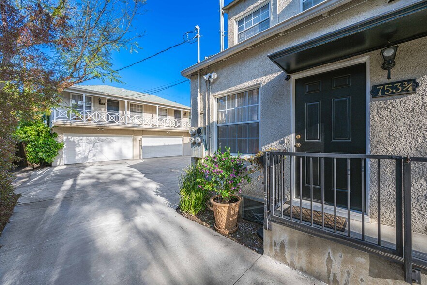 More Photos Of 751 N Hayworth Ave, Los Angeles Apartments For Sale
