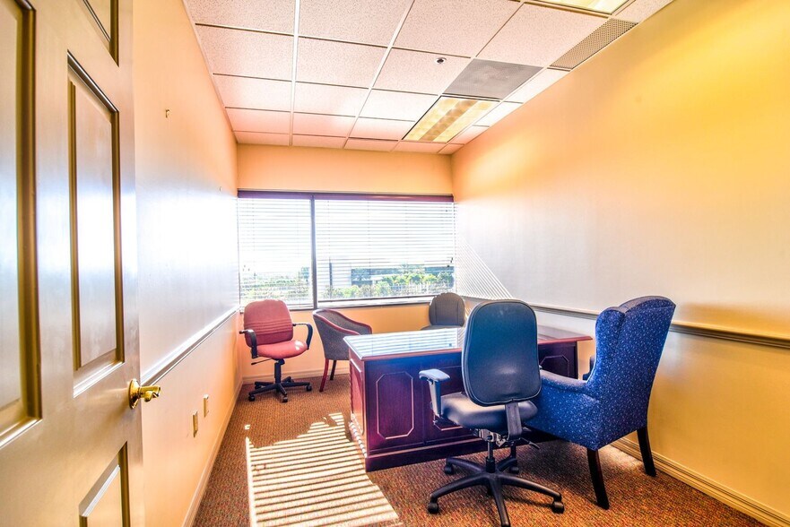 More Photos Of 1150 Cleveland St, Clearwater Office For Lease