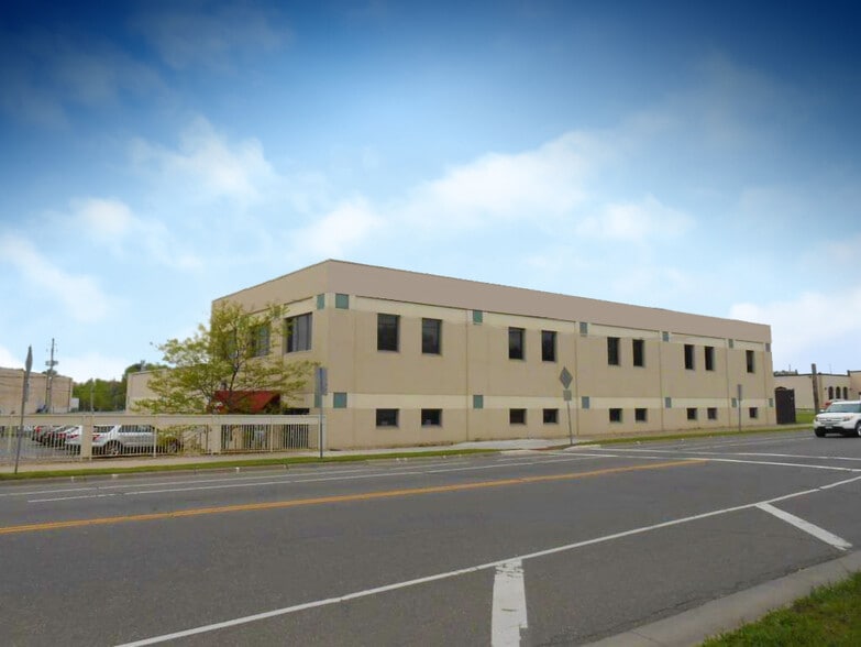 Primary Photo Of 1850 Como Ave, Saint Paul Medical For Sale