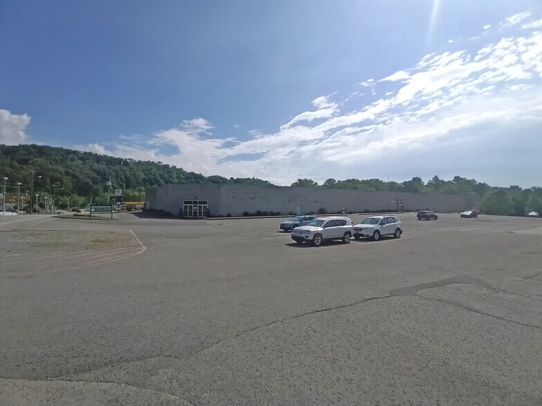 More Photos Of 1489 Milford St, Clarksburg Office For Sale